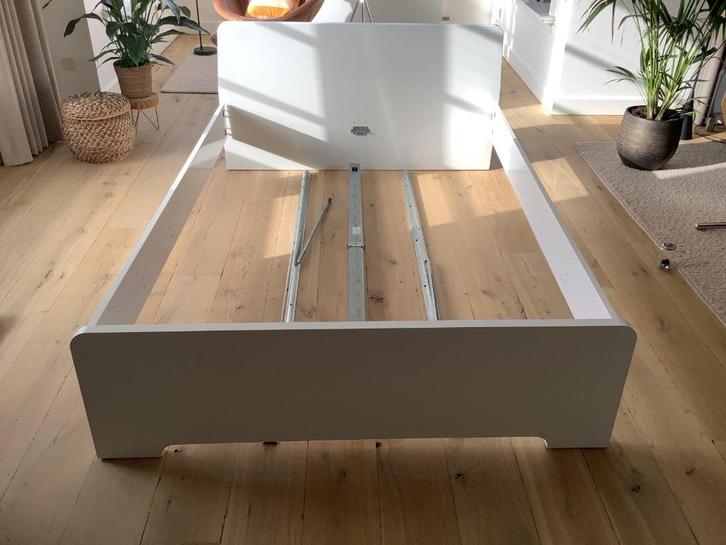 Skorva Ikea bed Frame 140x200, Huis en Inrichting, Slaapkamer | Bedden, Zo goed als nieuw, Tweepersoons, 140 cm, 200 cm, Hout