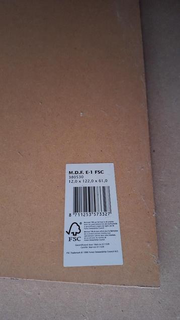 Gratis: Plaat MDF 610x750x12, Spaanplaat wit 600x628x18 mm beschikbaar voor biedingen