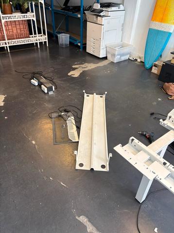 Pami Bureau - Vierdeligmet Kabelgoot beschikbaar voor biedingen