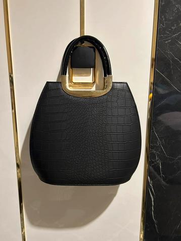 Zwarte elegante handtas beschikbaar voor biedingen