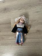 Porseleinen klederdracht pop boerin, Verzamelen, Poppen, Ophalen of Verzenden, Nieuw, Pop
