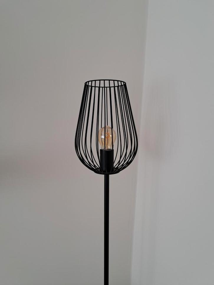 Mat Zwarte Vloerlamp - 165cm, Huis en Inrichting, Lampen | Vloerlampen, Zo goed als nieuw, 150 tot 200 cm, Metaal, Ophalen
