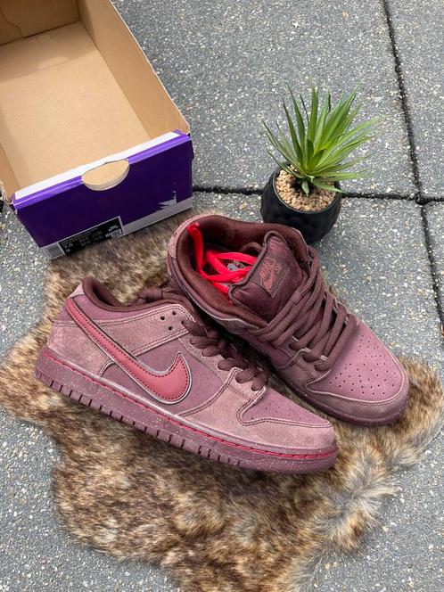 Nike SB Dunk Low “City of Love – Burgundy Crush” – Maat 40,5, Kleding | Heren, Schoenen, Nieuw, Sneakers of Gympen, Overige kleuren