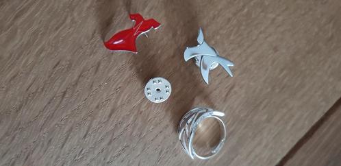 2 Pin speldjes jurk, vogel, zilverkleurig verstelbare ring !, Verzamelen, Speldjes, Pins en Buttons, Nieuw, Speldje of Pin, Figuurtje