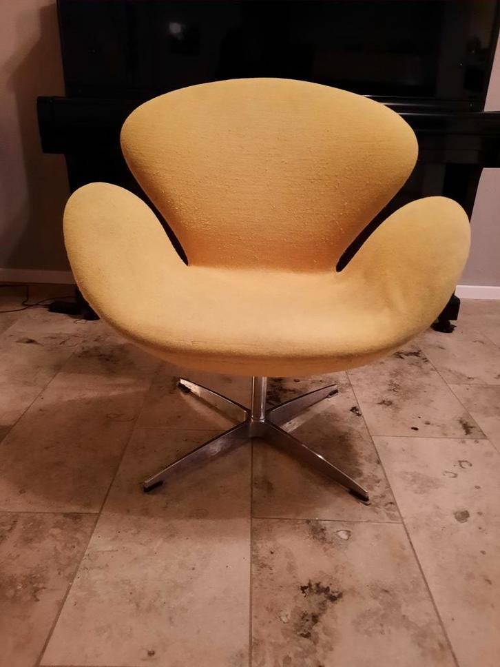Fritz Hansen Swan Chair - Gele Bekleding, Antiek en Kunst, Antiek | Meubels | Stoelen en Banken, Ophalen of Verzenden