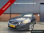 Volvo S60 2.0 D3 R-Design / CLIMA✔️/ NAVI✔️/ APK✔, Voorwielaandrijving, Euro 5, Stof, Gebruikt