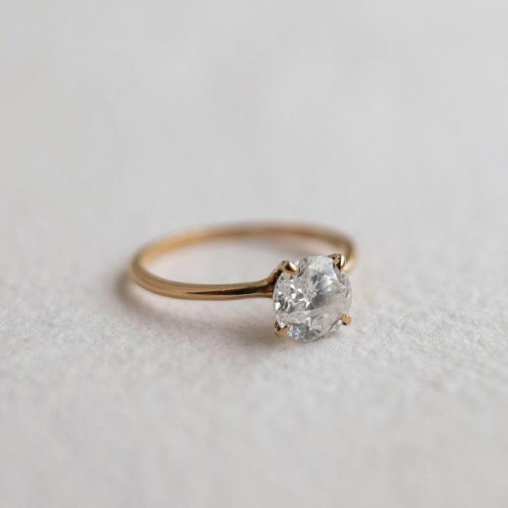 Vintage 9K gouden solitaire ring met CZ - 16,25, Sieraden, Tassen en Uiterlijk, Ringen, Zo goed als nieuw, Dame, Kleiner dan 17