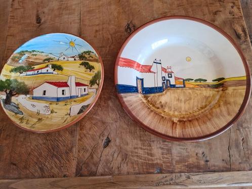 Artistieke beschilderde terracotta borden., Antiek en Kunst, Antiek | Keramiek en Aardewerk, Ophalen of Verzenden