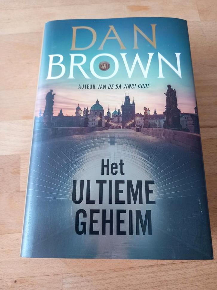 Dan Brown - Het Ultieme Geheim hardcover, Boeken, Thrillers, Zo goed als nieuw, Nederland, Ophalen of Verzenden