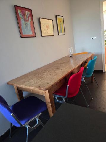 Eettafel van oud-grenen Zwitserse kaasplanken beschikbaar voor biedingen