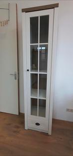 Twee smalle witte vitrinekast met lade landelijke stijl, Huis en Inrichting, Ophalen, Minder dan 50 cm, Met deur(en), Glas