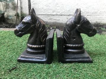 mooie gietijzeren boekensteunen, paardenhoofden beschikbaar voor biedingen
