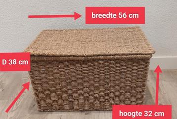 3 stuks rieten manden beschikbaar voor biedingen