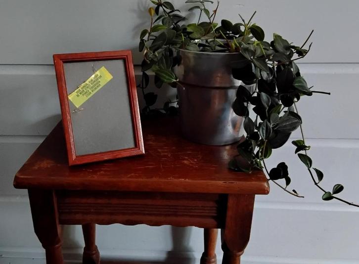 Vintage houten fotolijstje met groene achterzijde, Huis en Inrichting, Woonaccessoires | Lijsten, Gebruikt, Minder dan 50 cm, Minder dan 50 cm