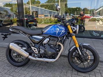 Triumph Speed 400 Nu met 350,- accessoires! (bj 2025) beschikbaar voor biedingen