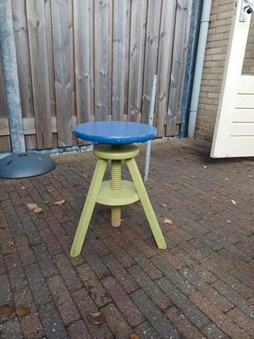 Krukje verstelbaar door draaien beschikbaar voor biedingen