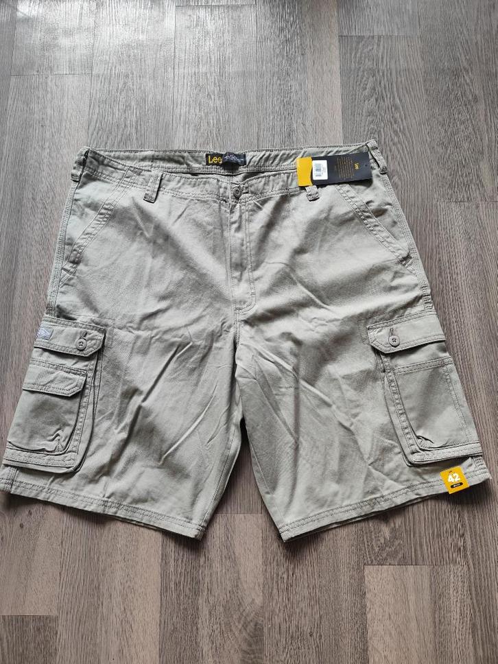 Lee Cargo Shorts Cement Maat 42 (nieuw), Kleding | Heren, Broeken en Pantalons, Nieuw, Overige maten, Beige, Verzenden