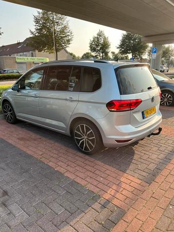 Volkswagen Touran 1.4 TSI 150PK 7-DSG 2017 Grijs 7 personen beschikbaar voor biedingen