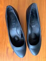Damespumps, Ophalen of Verzenden, Zo goed als nieuw, Schoenen met lage hakken