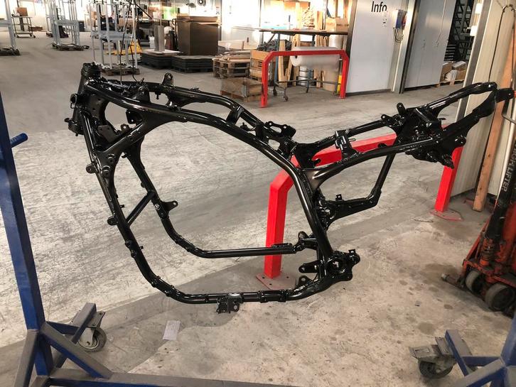 Te yamaha vmax 1200 frame  1985 nieuw in de lak  v-max1200, Motoren, Onderdelen | Yamaha, Nieuw, Ophalen