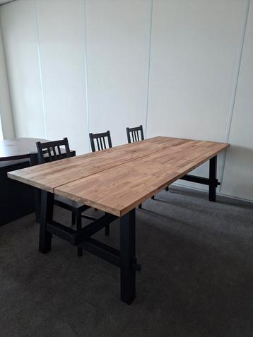 IKEA Tafel - Stevig en Stijlvol! beschikbaar voor biedingen