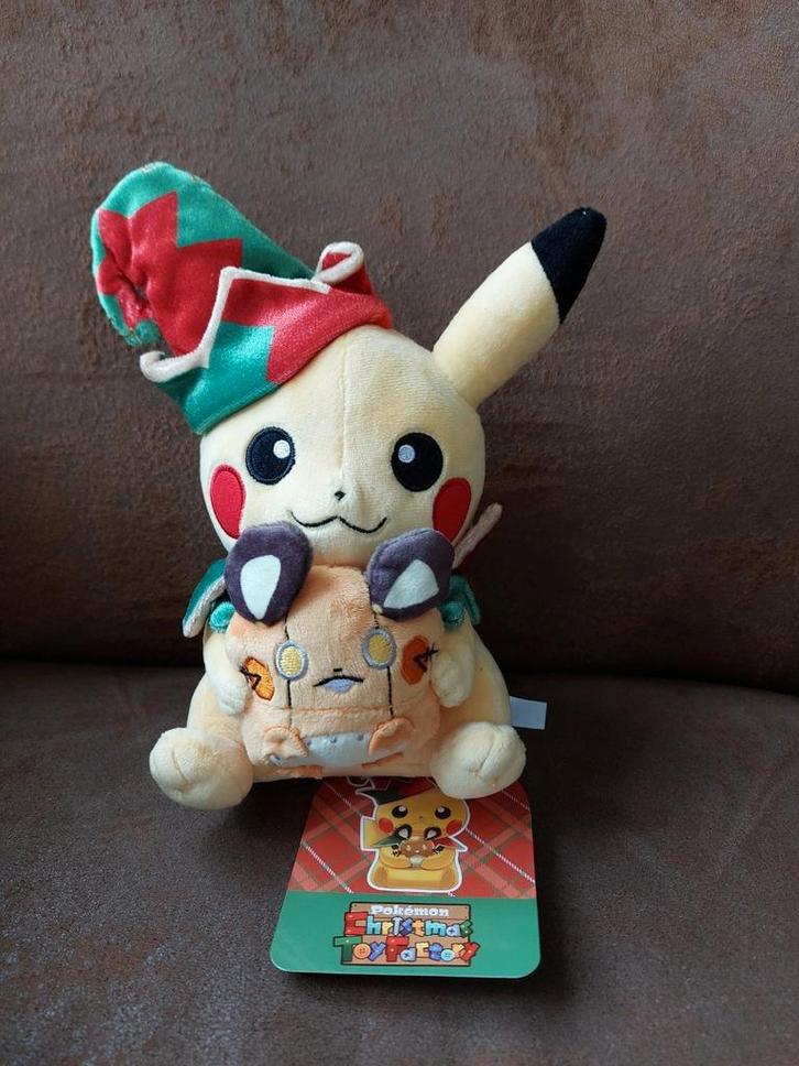 Dedenne & Pikachu plush, Hobby en Vrije tijd, Verzamelkaartspellen | Pokémon, Zo goed als nieuw, Ophalen of Verzenden