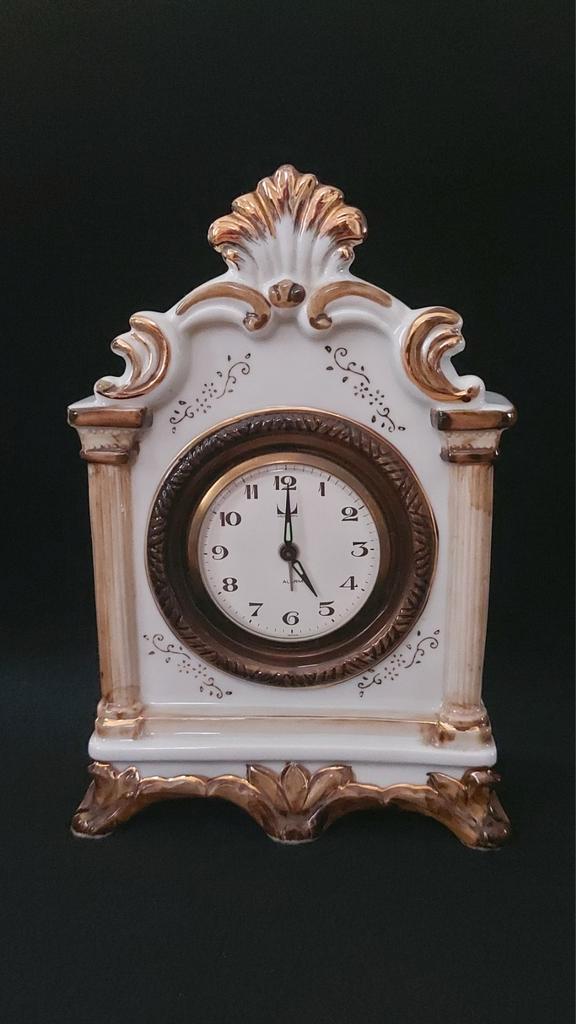 Vintage porseleinen klok met Japans JWCII uurwerk..., Huis en Inrichting, Woonaccessoires | Klokken, Gebruikt, Overige typen, Ophalen of Verzenden