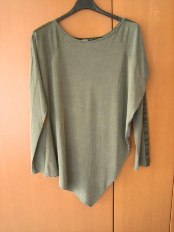 A-symmetrisch legergroen shirt FOLLIE DI GARBO, L snazzeys, Kleding | Dames, T-shirts, Nieuw, Maat 42/44 (L), Groen, Lange mouw