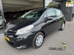 Toyota Yaris 1.3 VVT-i Now, Auto's, Toyota, Voorwielaandrijving, Euro 5, Stof, Gebruikt
