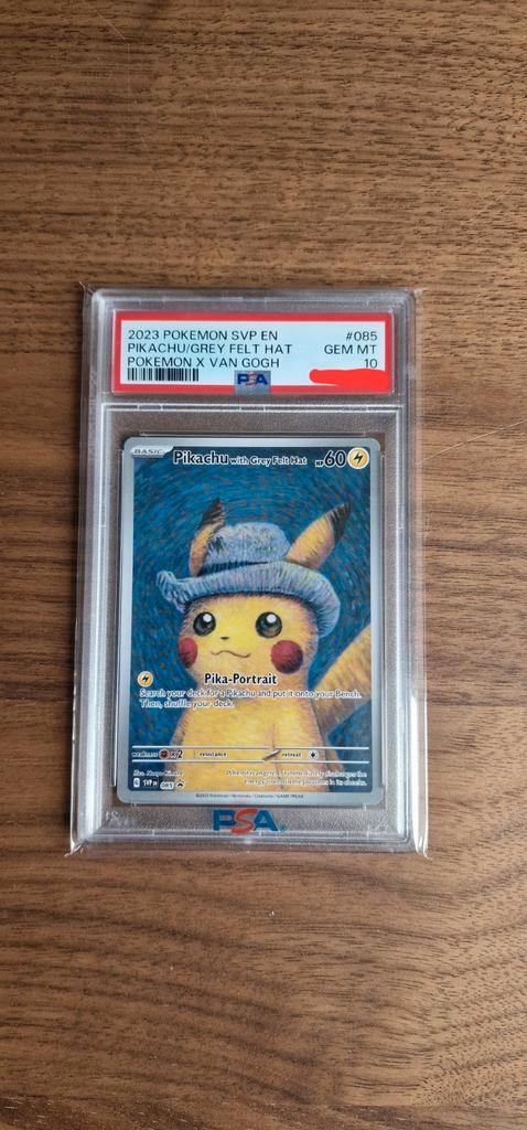 PSA 10 Pikachu/Grey Felt Hat van Gogh 2023, Hobby en Vrije tijd, Verzamelkaartspellen | Pokémon, Nieuw, Ophalen of Verzenden