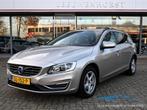 Volvo V60 2.0 T3 Kinetic, climate, cruise, navi, trekhaak 1., Auto's, Voorwielaandrijving, Gebruikt, Euro 6, 4 cilinders