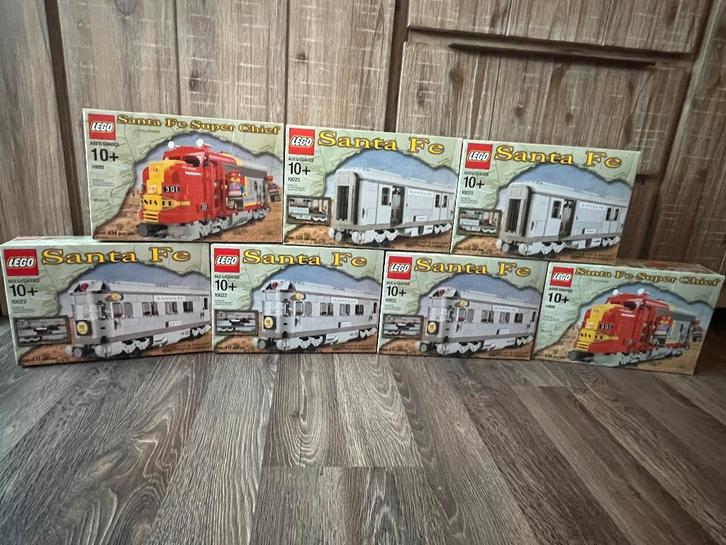 Lego Santa Fe Super Chief 10020 2x Loc compleet met 5 wagons, Kinderen en Baby's, Speelgoed | Duplo en Lego, Zo goed als nieuw