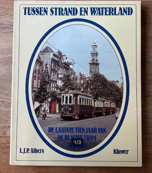 tussen strand en waterland blauwe tram fotoboek zw/wit fotos, Verzamelen, Spoorwegen en Tramwegen, Zo goed als nieuw, Tram, Boek of Tijdschrift