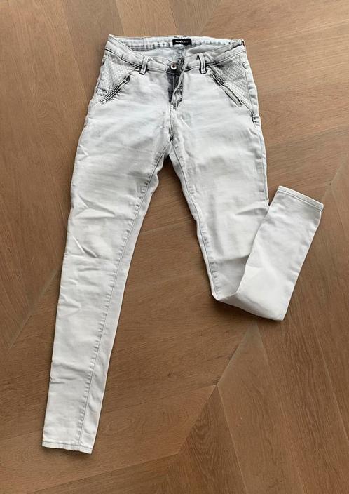 Witte spijkerbroek - skinny jeans van Eksept - maat 29 (L32), Kleding | Dames, Spijkerbroeken en Jeans, Zo goed als nieuw, W28 - W29 (confectie 36)