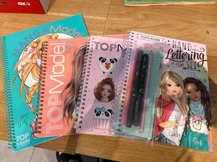 Topmodel Tekenboekjes - 4 Stuks, Kinderen en Baby's, Speelgoed | Educatief en Creatief, Zo goed als nieuw, Knutselen, Ophalen of Verzenden