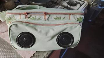 Koeltas met ingebouwde speakers beschikbaar voor biedingen