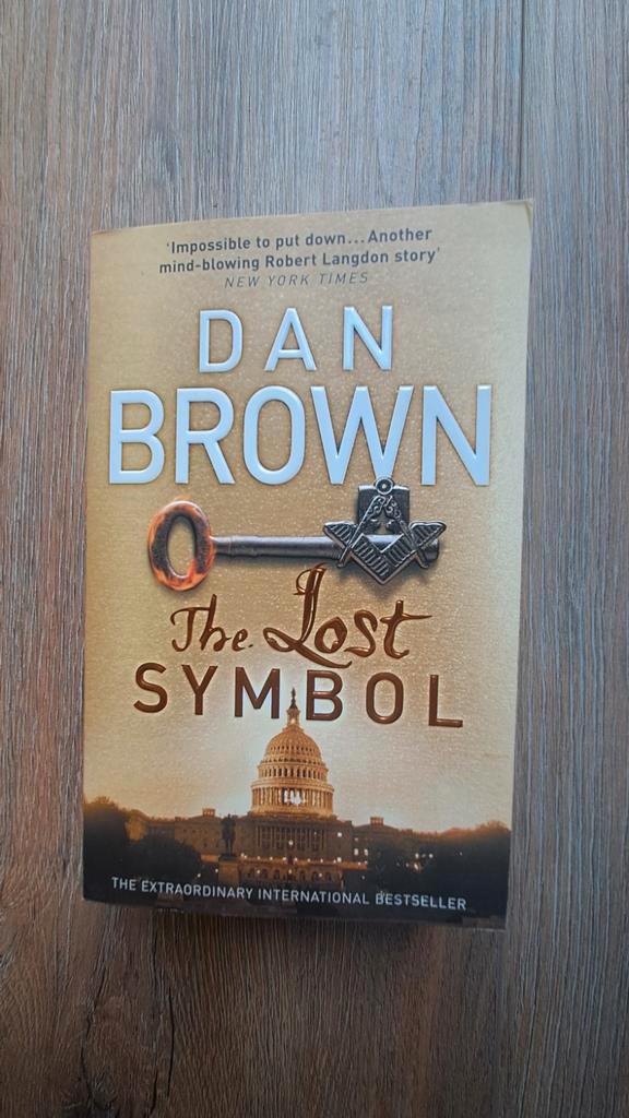 Dan Brown - The lost symbol (ENGELS), Boeken, Thrillers, Zo goed als nieuw, Nederland, Ophalen of Verzenden