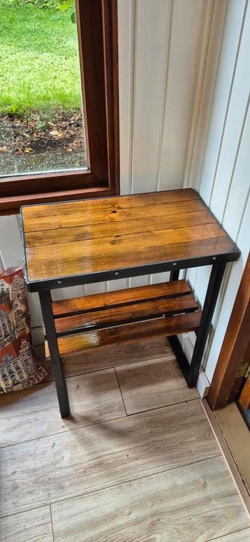 Industriële Bijzettafel Hout/Metaal 50x30x70 beschikbaar voor biedingen