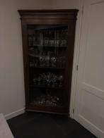 Hoek vitrinekast, Ophalen