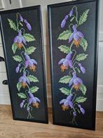 2vintage geborduurde bloemen schilderijen, Ophalen of Verzenden, Minder dan 50 cm, Schilderij, Minder dan 50 cm