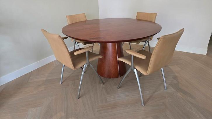 Design Eethoek: Time design Tafel & Leolux Natello Stoelen, Huis en Inrichting, Tafels | Eettafels, Zo goed als nieuw, 100 tot 150 cm