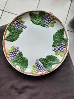 Barbotine serveerbord serving plate druiven, Verzamelen, Porselein, Kristal en Bestek, Overige materialen, Ophalen of Verzenden