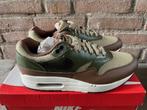 Nike Air Max 1 PRM Olive maat 43 (Nieuw), Overige kleuren, Sportschoenen, Nieuw, Ophalen of Verzenden