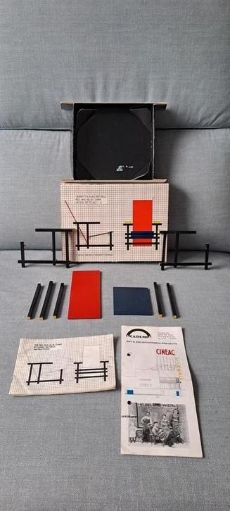 Gerrit Rietveld miniatuur stoel, Antiek en Kunst, Antiek | Meubels | Stoelen en Banken, Ophalen of Verzenden