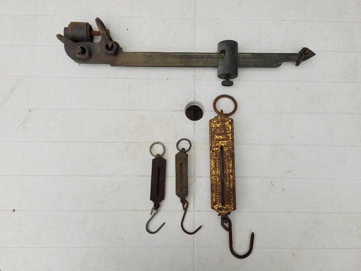 Vintage weegschalen set: 1 balansweegschaal + 3 unsters, Antiek en Kunst, Antiek | Gereedschap en Instrumenten, Ophalen of Verzenden