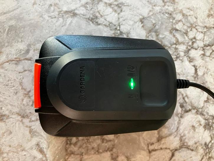 Nieuwe originele Gardena accu 18V + lader, Tuin en Terras, Hand-tuingereedschap, Zo goed als nieuw, Ophalen of Verzenden