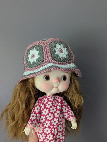 Qbaby Blythe hoedje  beschikbaar voor biedingen