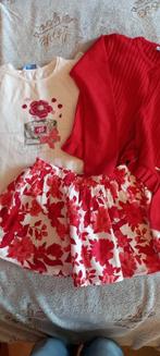 rode set met bloemen: rok T-shirt cardigan mayoral maat 116, Mayoral, Meisje, Ophalen of Verzenden, Zo goed als nieuw