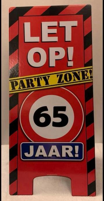GROOT Waarschuwingsbord 65 jaar 58 cm hoog! met glans beschikbaar voor biedingen