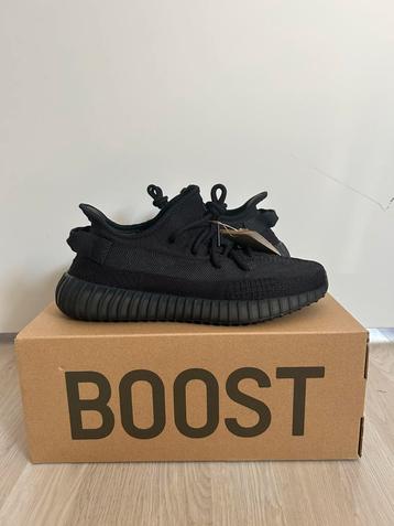 Yeezy 350 Boost V2 Onyx maat 43 1/3 | US 9.5 beschikbaar voor biedingen